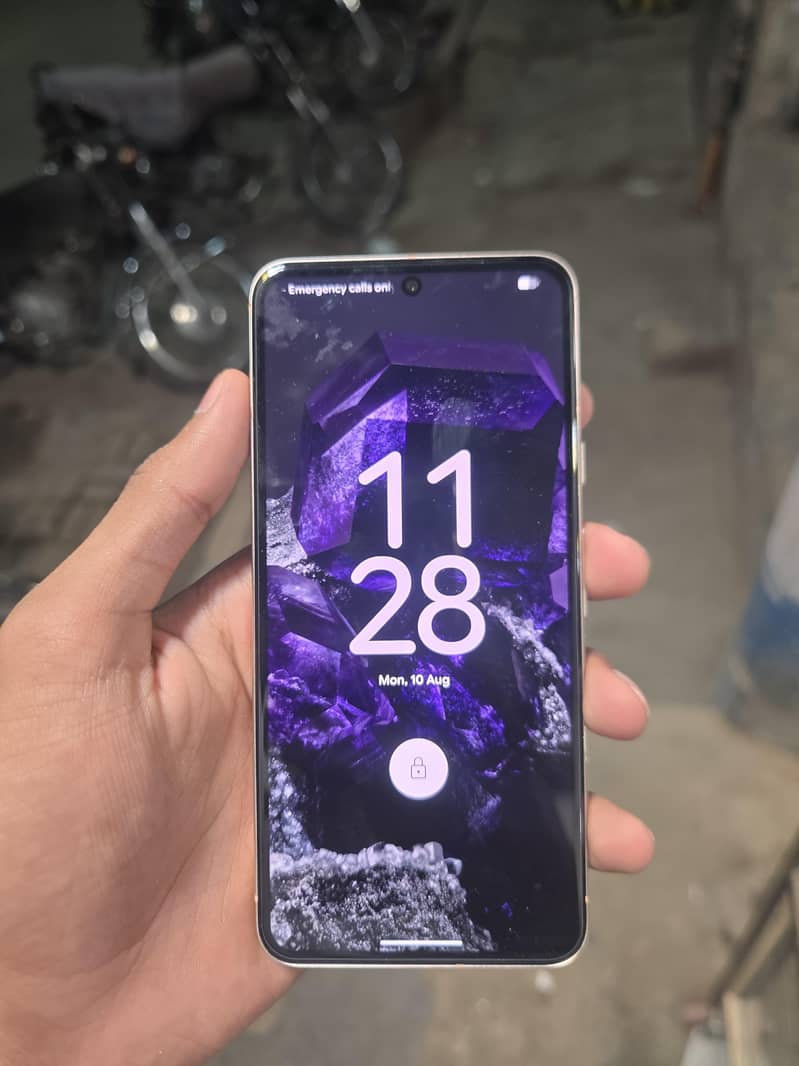Google Pixel 8 4