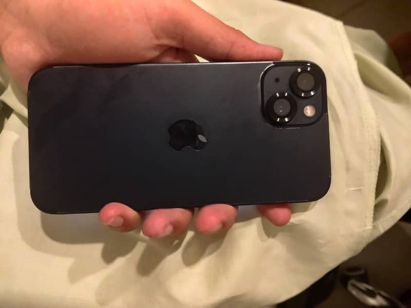 Apple iPhone 13 0