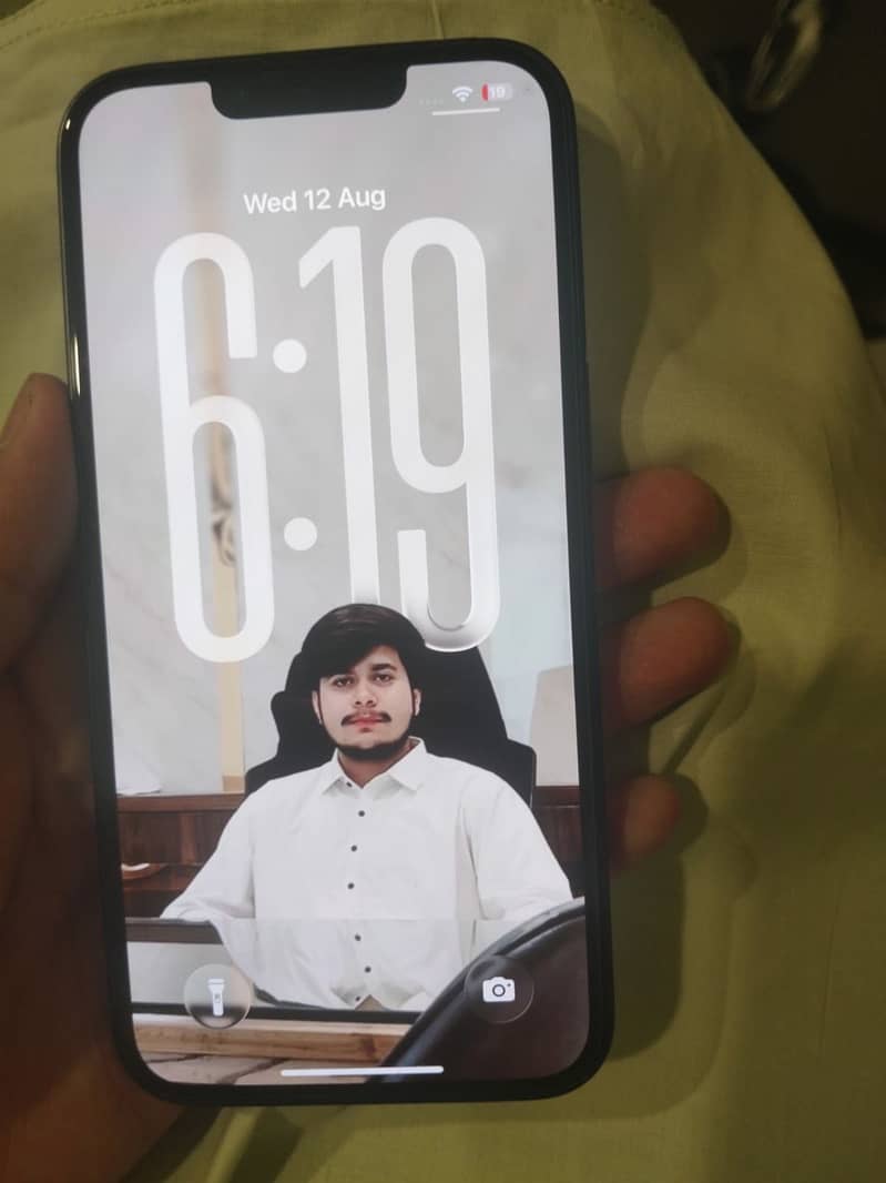 Apple iPhone 13 1