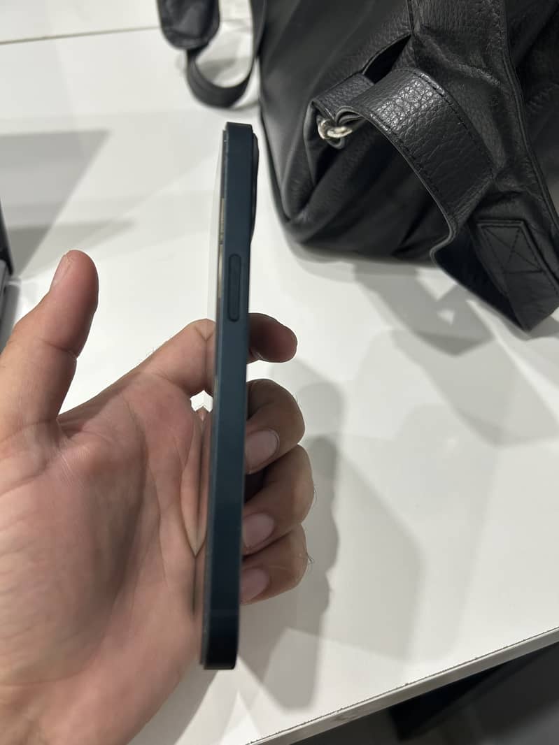Apple iPhone 13 5