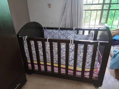 baby cot