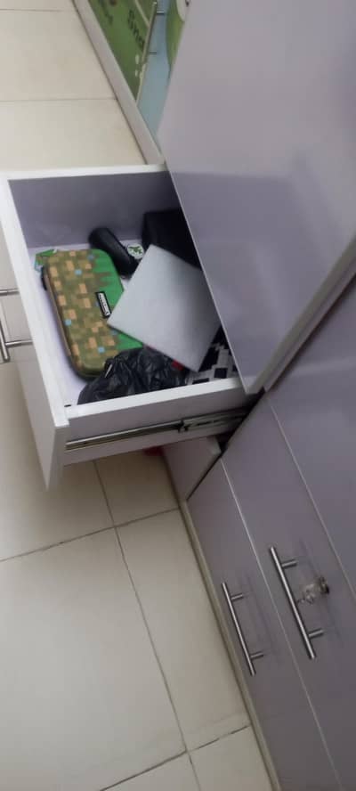 wordrobe with Drawers