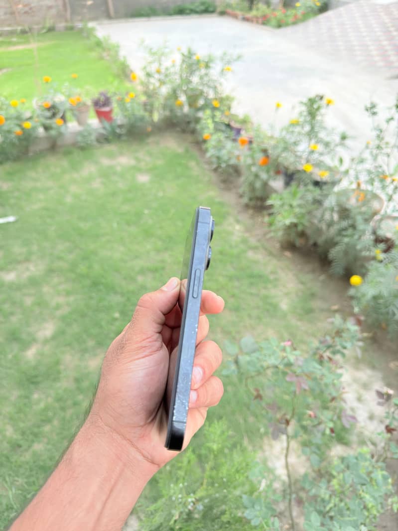 Apple iPhone 14 Pro 0