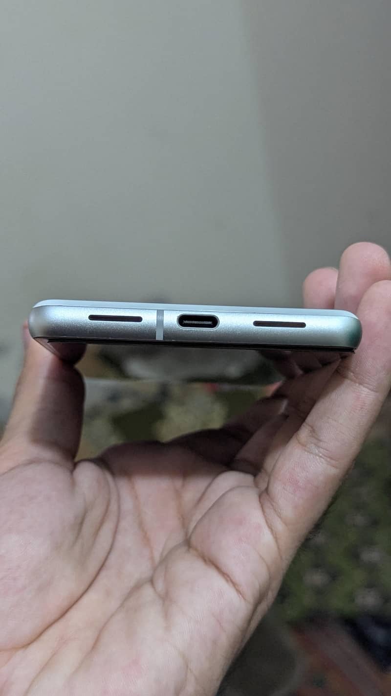 Google Pixel 7 4