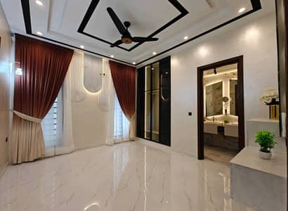10 Marla House For Rent In Bahria Town - Sector C Lahore