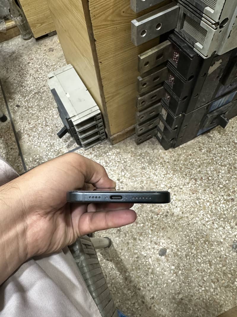 Apple iPhone 15 plus 3