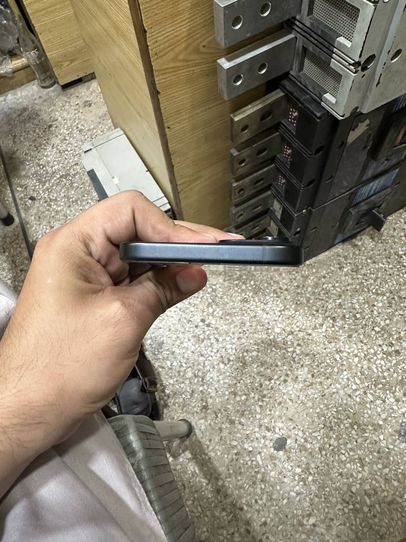 Apple iPhone 15 plus 6