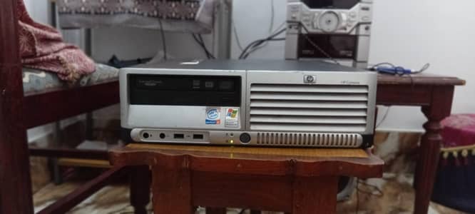 used hp desktop in very good condition and free monitor