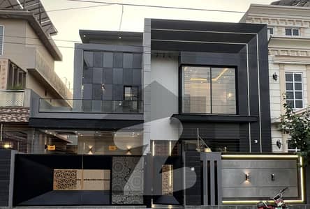 Beautiful 10 Marla Ultra Modern House For Sale In Central Park Housing Society Lahore
