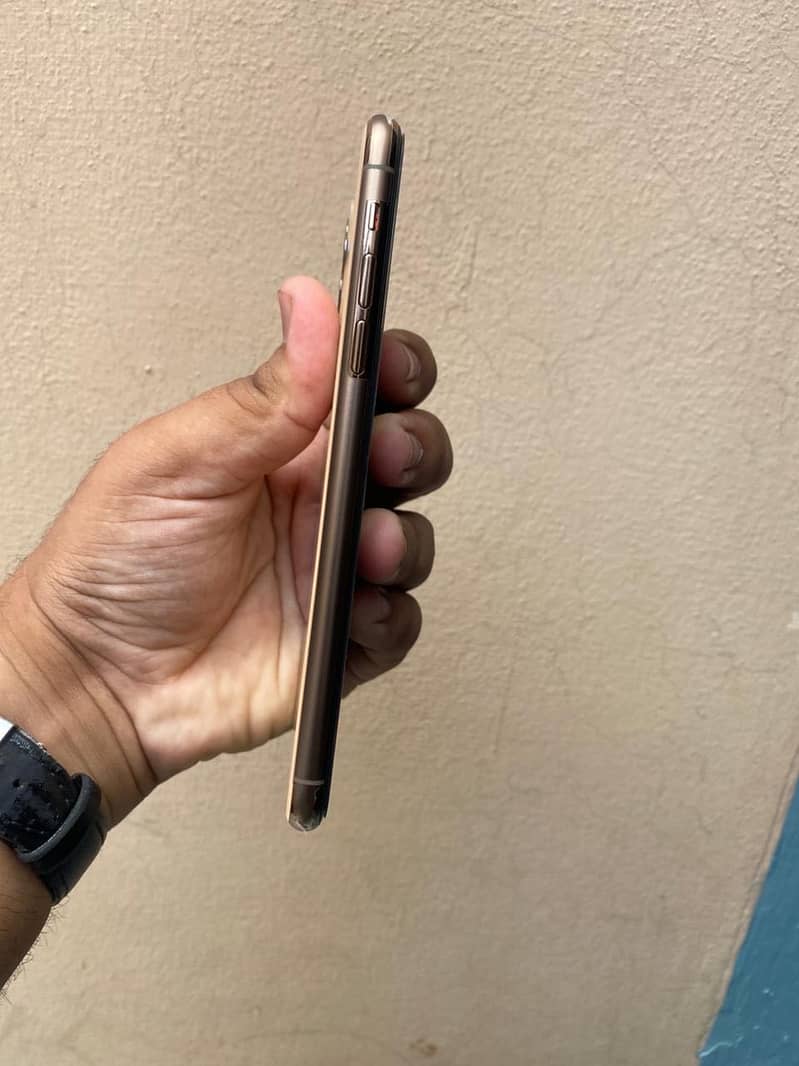 Apple iPhone 11 Pro Max 1