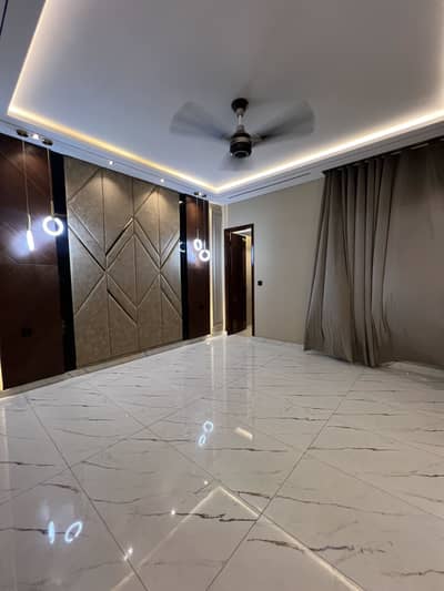 10 Marla Beautiful House For Sale In Central Park Housing Society Lahore
