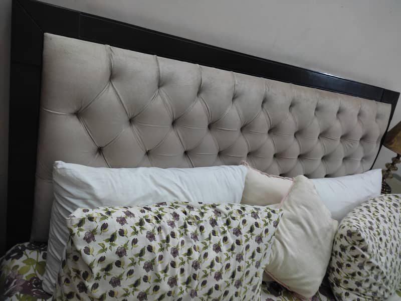 King bedset side table and dressing 2