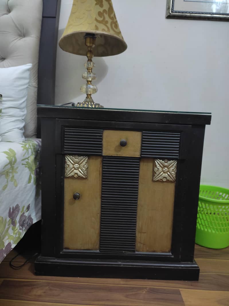 King bedset side table and dressing 3