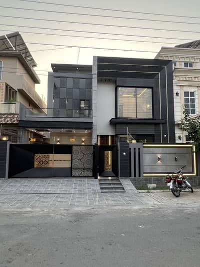 Beautiful 10 Marla Ultra Modern House For Sale In Central Park Housing Society Lahore