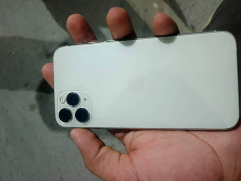 iPhone 11 Pro sim time 4