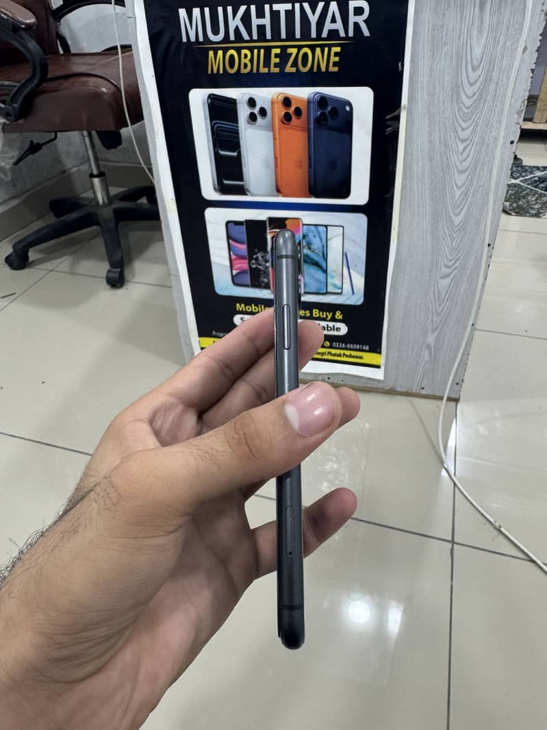 Apple iPhone 11 3