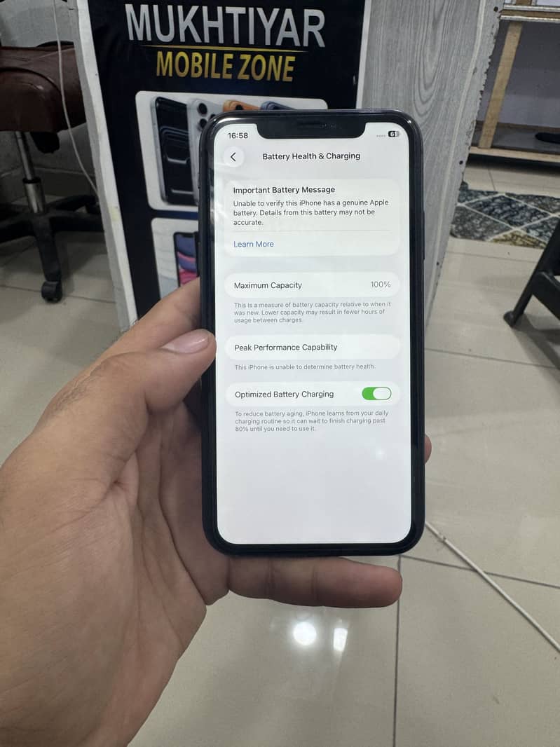 Apple iPhone 11 4