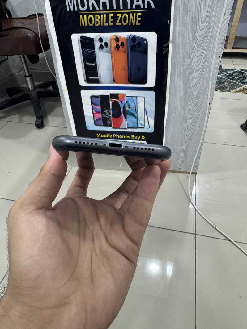 Apple iPhone 11 6