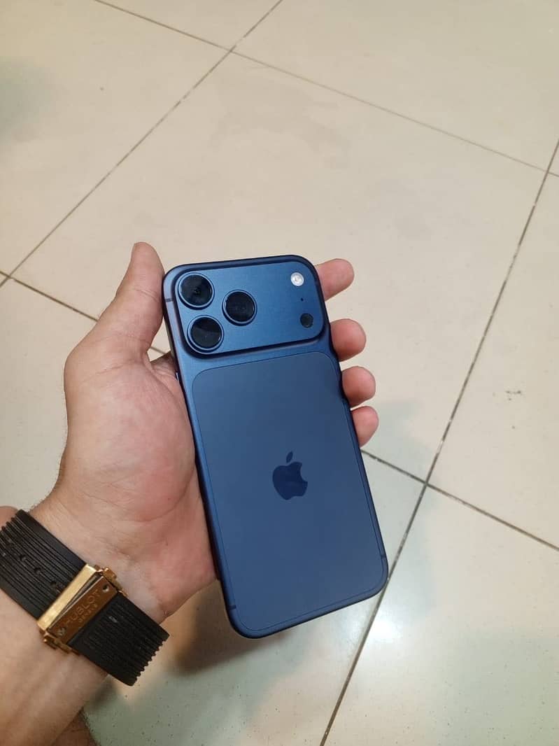 Apple iPhone 17 Pro Max 0