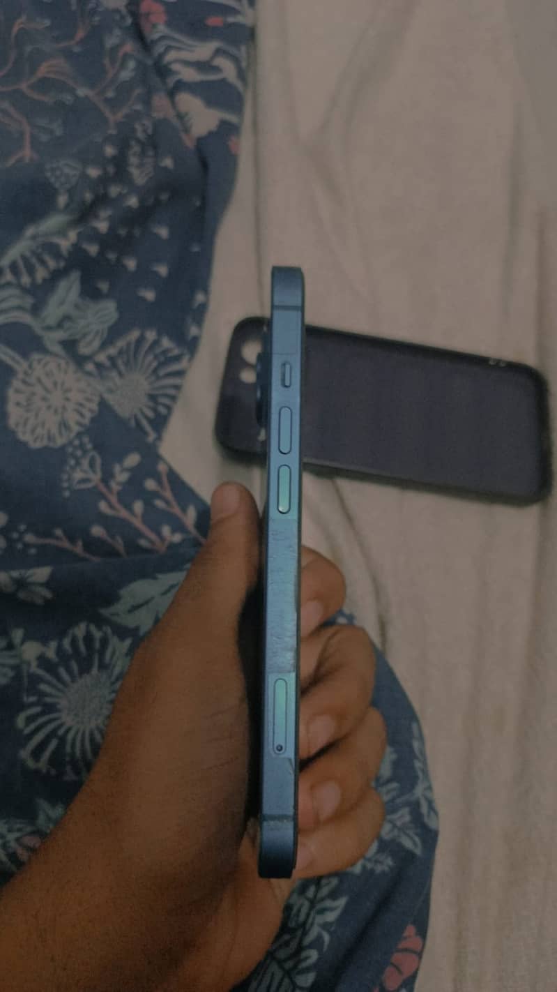 Apple iPhone 13 1