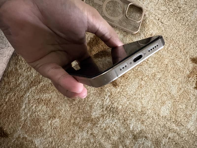 Apple iPhone 16 Pro 1