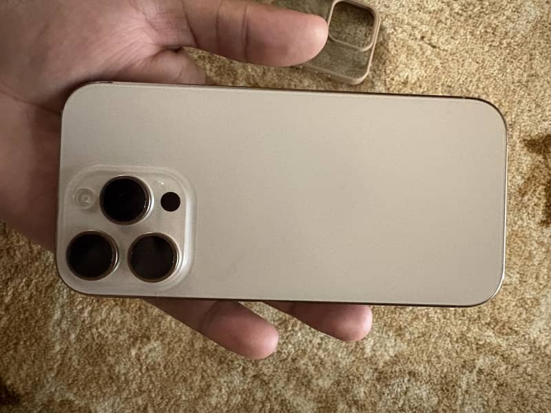 Apple iPhone 16 Pro 0