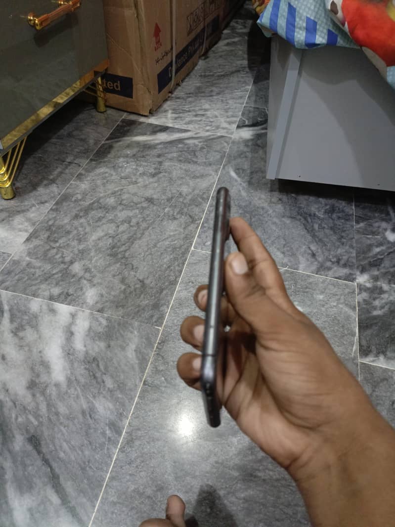 Apple iPhone 11 0