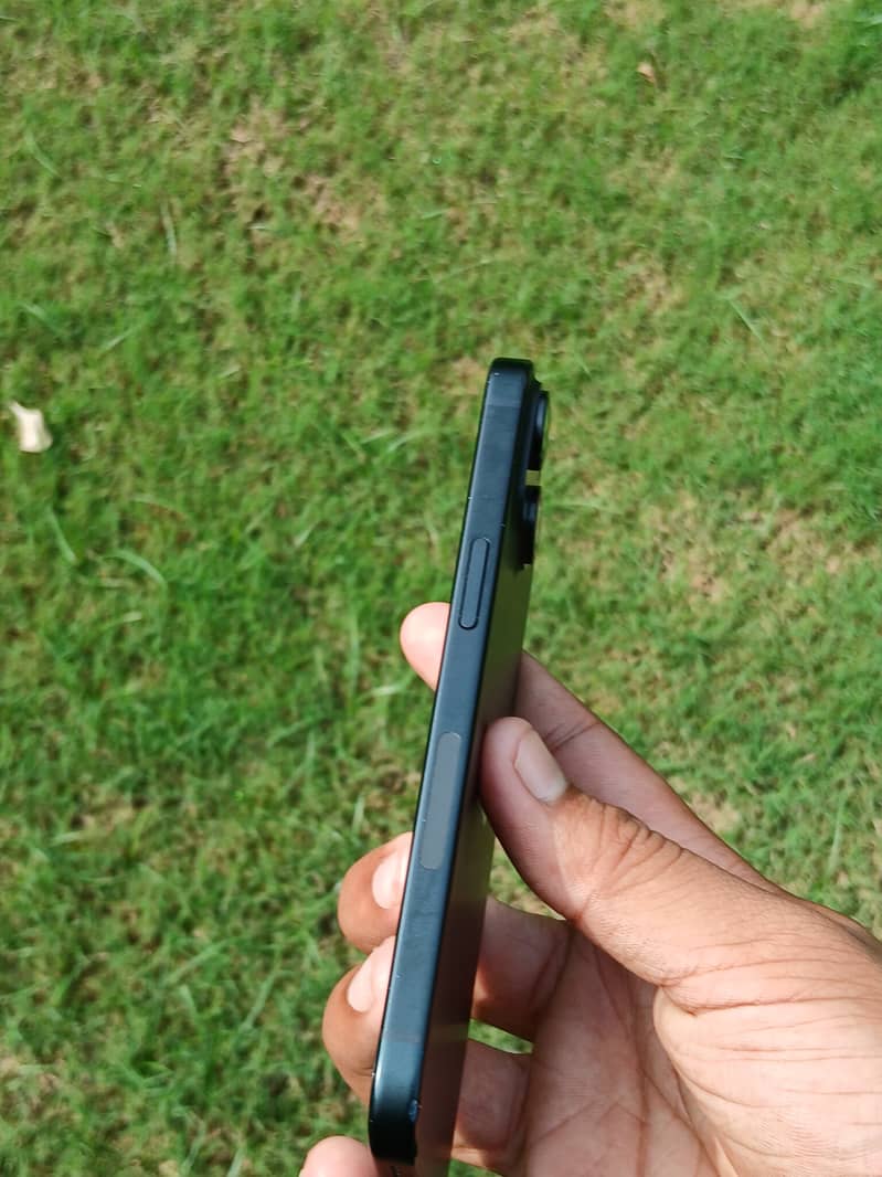 Apple iPhone 15 8