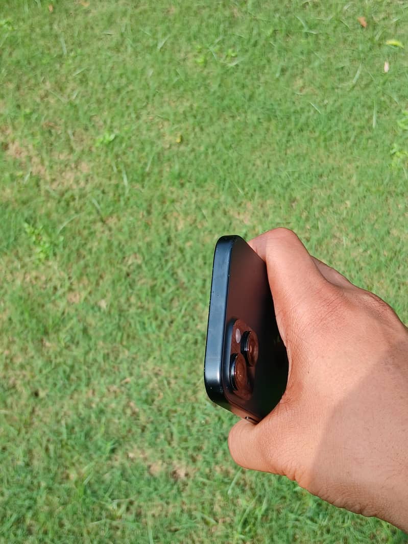 Apple iPhone 15 9