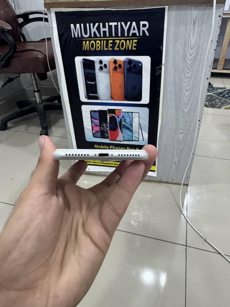 Apple iPhone 8 Plus 3