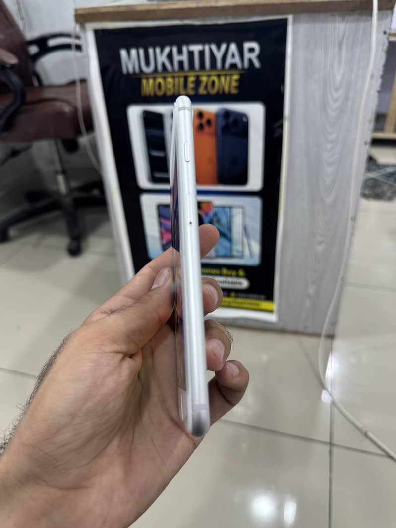 Apple iPhone 8 Plus 4