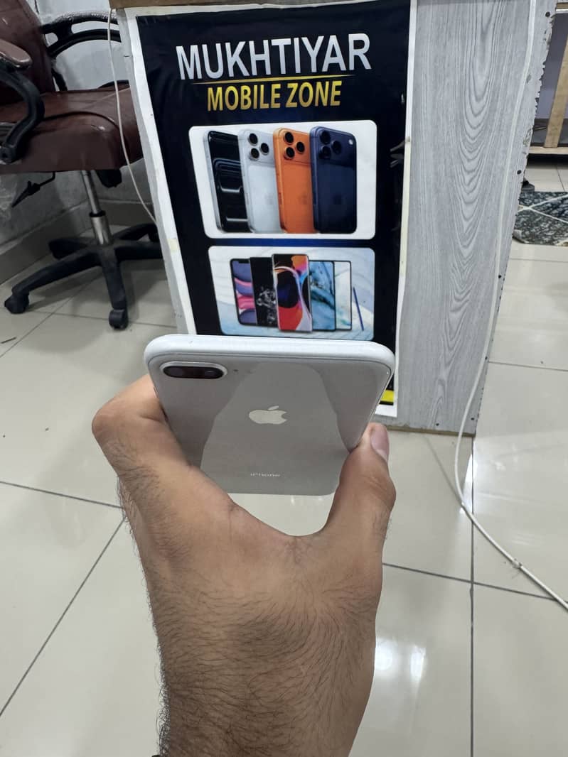 Apple iPhone 8 Plus 5