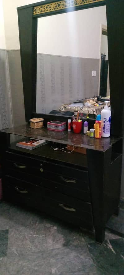 Dressing table