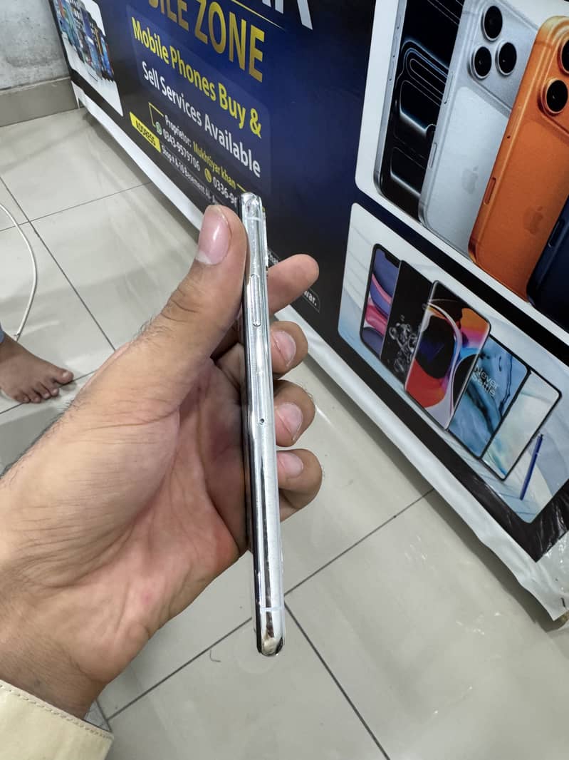 Apple iPhone X 2