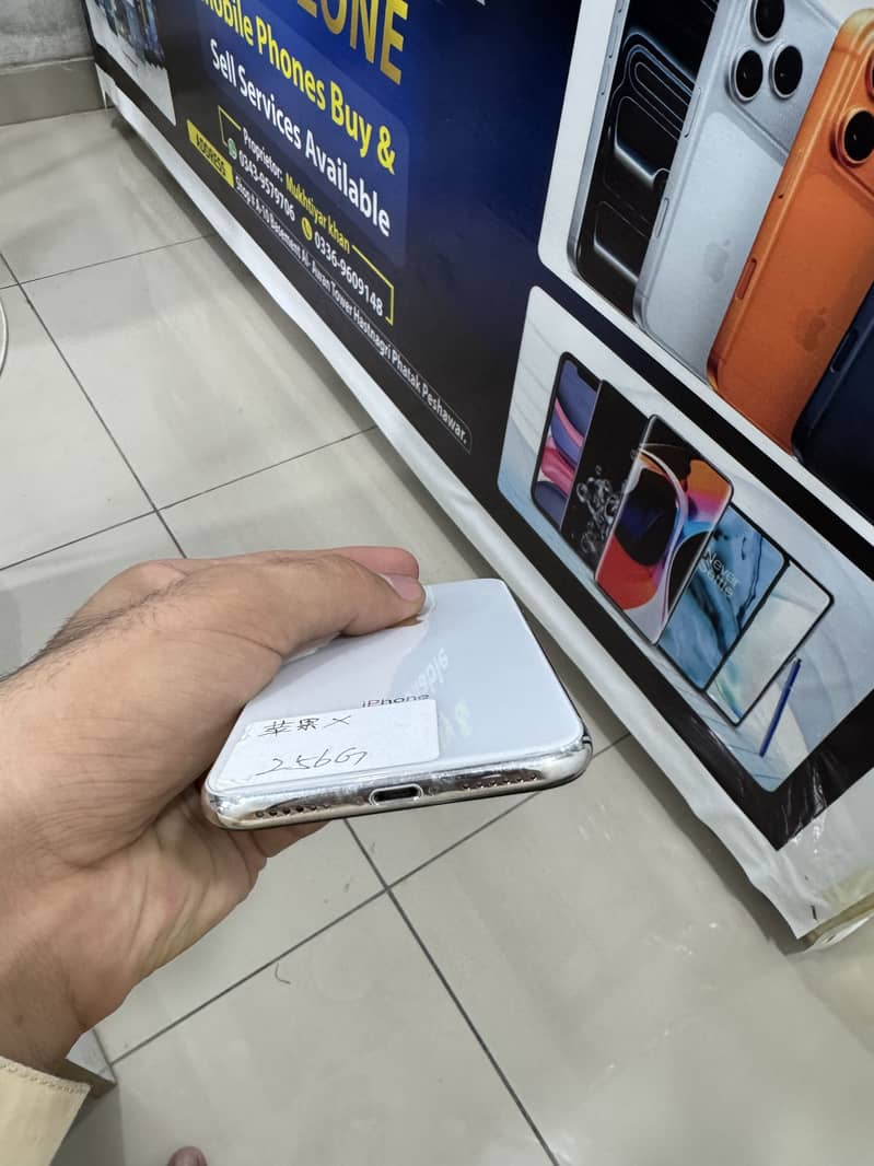 Apple iPhone X 5