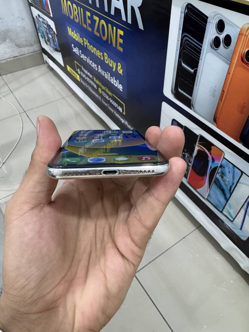 Apple iPhone X 6