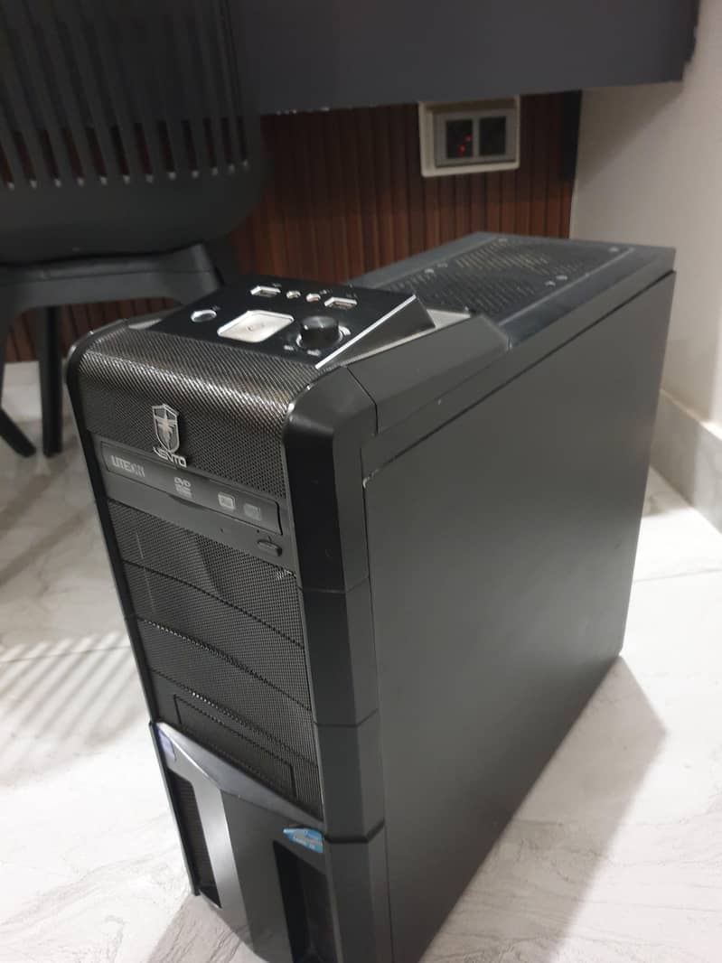 Monitor and Computer 0