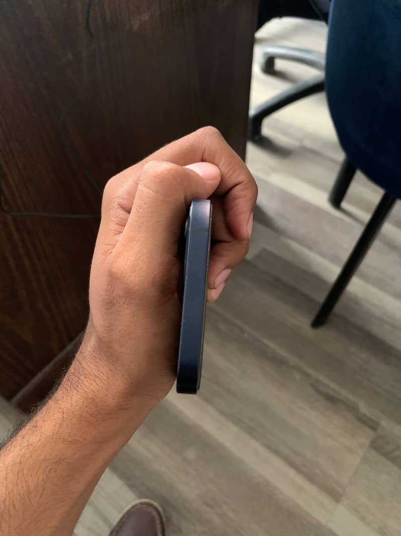 Apple iPhone 12 1