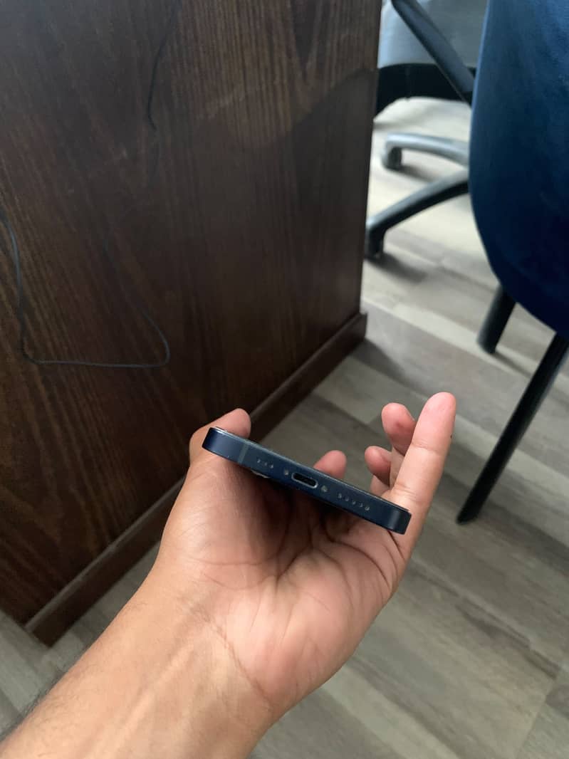 Apple iPhone 12 3