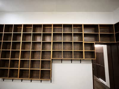 Shop display shelves