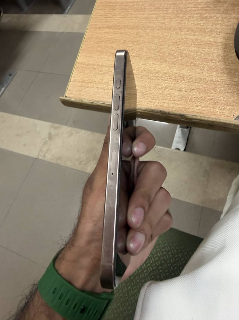 iPhone 16 Pro Max 256 GB Dessert Titanium (Non PTA) fixed 4