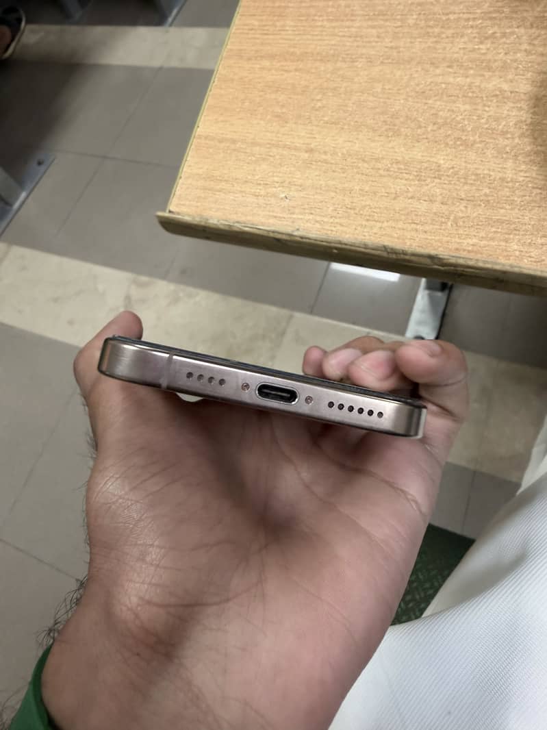 iPhone 16 Pro Max 256 GB Dessert Titanium (Non PTA) fixed 6