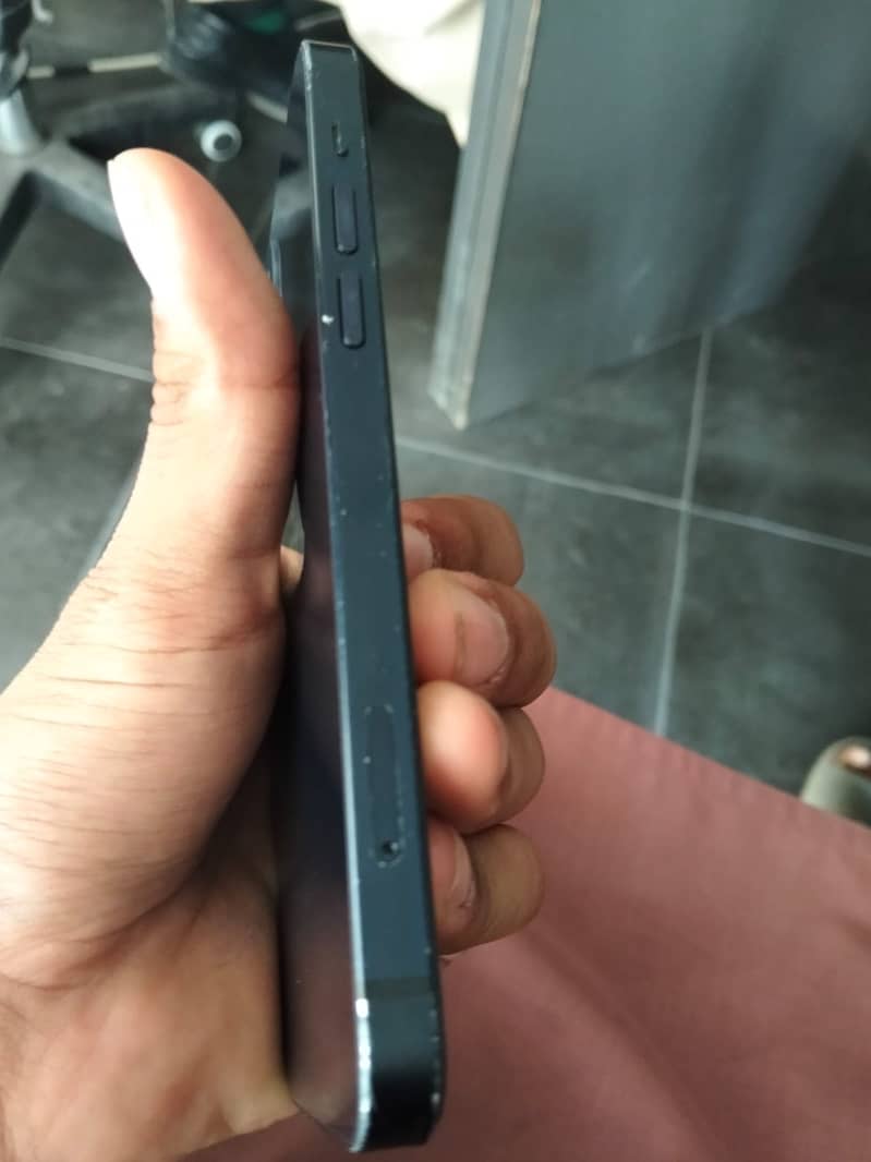 Apple iPhone 12 3