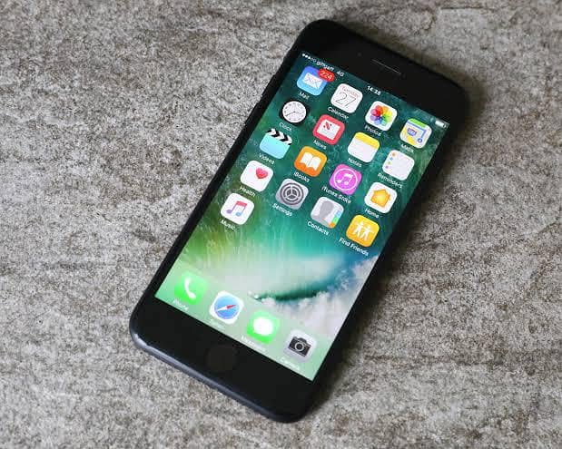 Apple iPhone 7 0