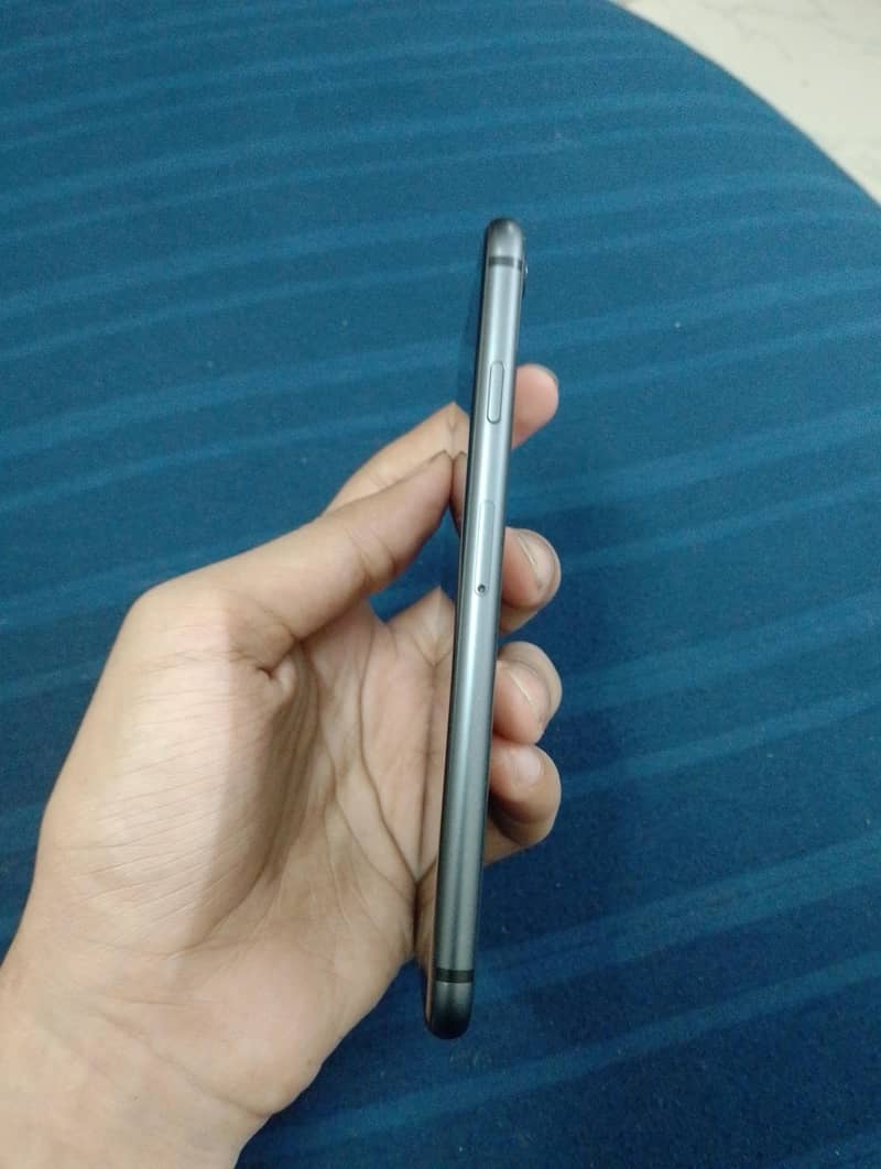 Apple iPhone 8 1