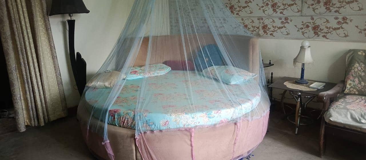 Round Master Bed with Masters 1