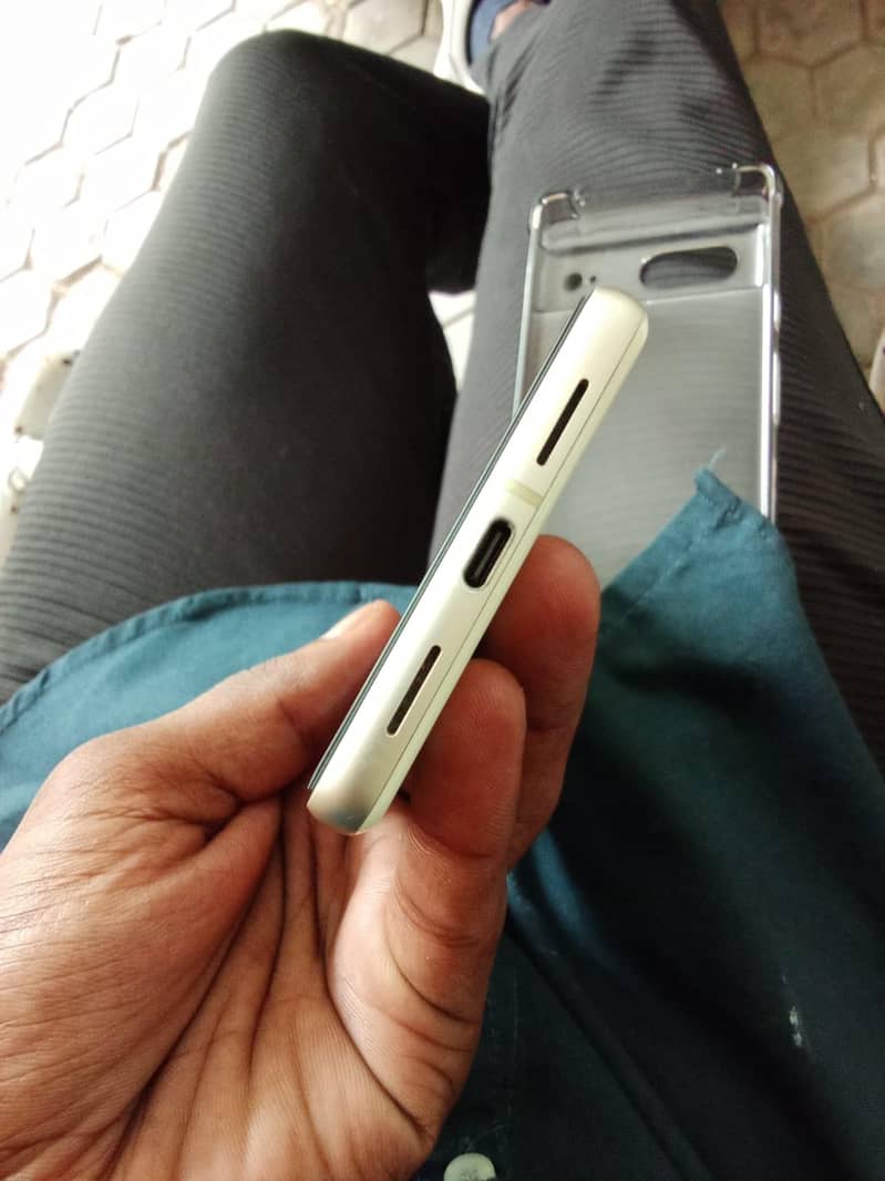 Google Pixel 7 4