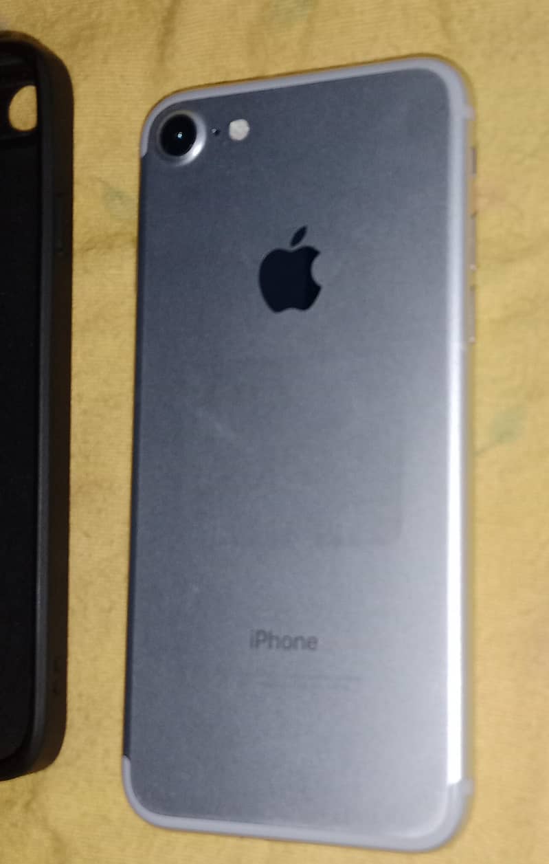 Apple iPhone 7 1