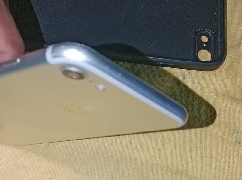 Apple iPhone 7 3