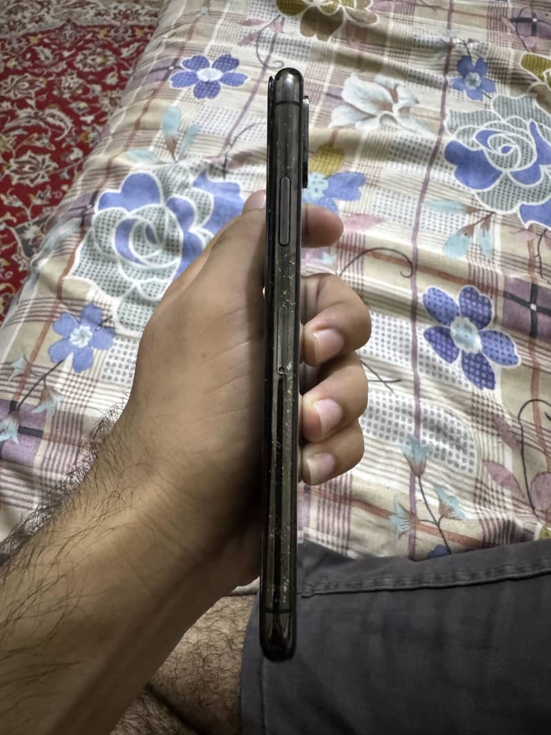 Apple iPhone X 3